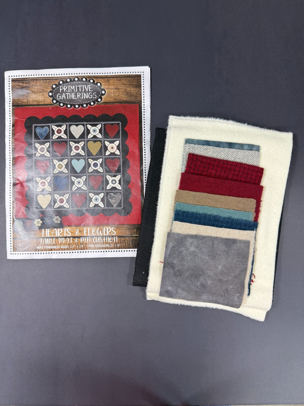 New Primitive Gatherings Hearts & Flowers Table Mat & Pin cushion Wool Craft Kit